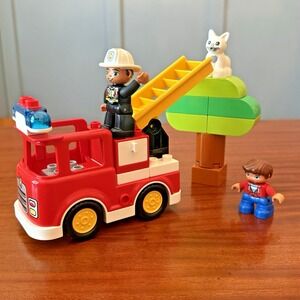 LEGO DUPLO Fire Truck Ladder Rescue Set Figures‎ Tree Cat No Box Complete Set